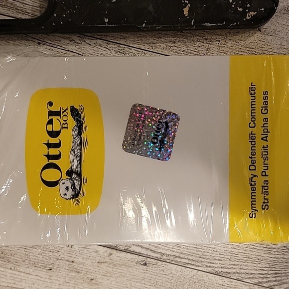 NWT Otter Box‎ For IPhone 13 - Picture 2 of 3